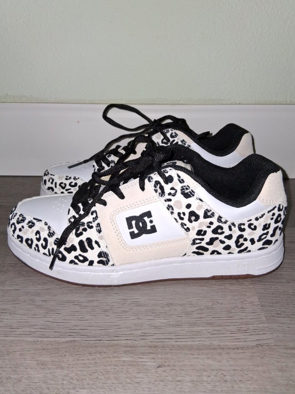DC Skate Shoes Manteca Sneakers Women's Size 7 Black and White Leopard Print